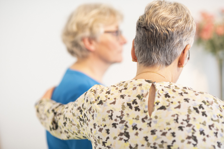 Physiotherapie-Behandlung einer Person