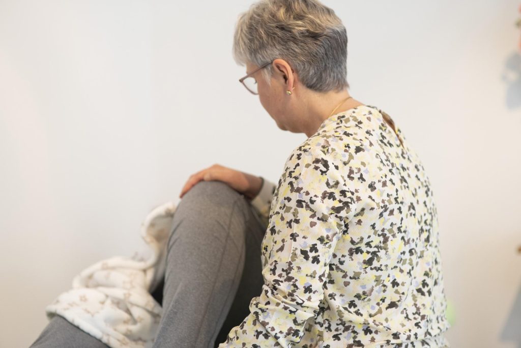 Ältere Frau bei Behandlung